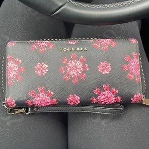 Michael kors printed wallet